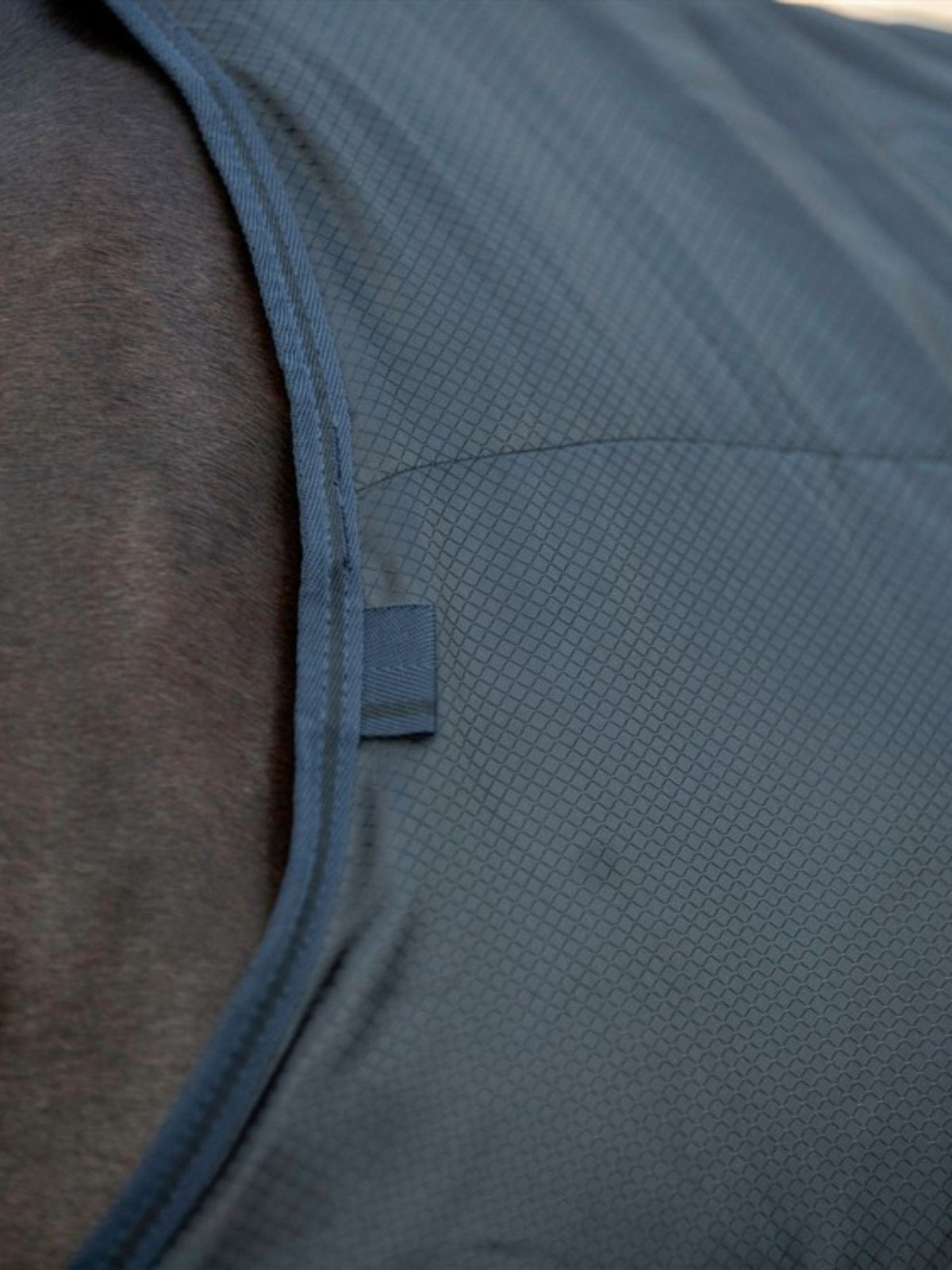 Stalltäcke 2.0 150g Svart/Navy